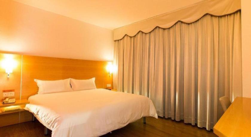 Ibis Dongguan Dongcheng Hotel Exterior foto